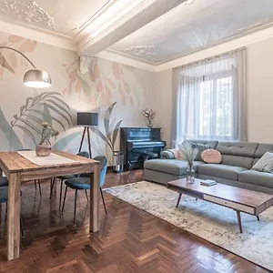 5-min-historic-center-luxury-white-lotus-mansion.it-lombardy.com/